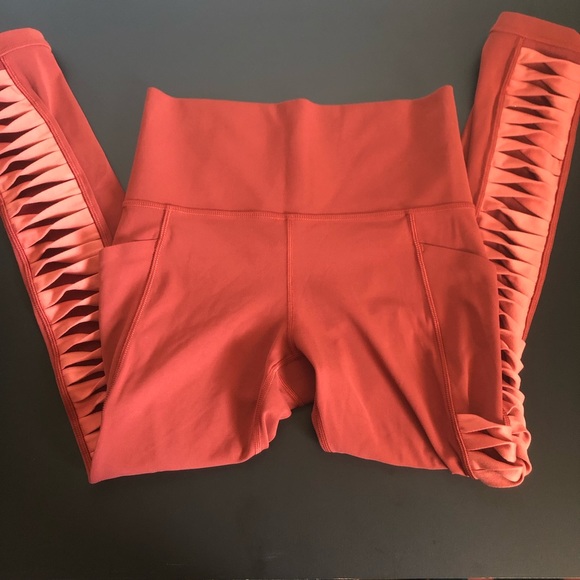 NWOT Athleta salutation Stash Pocket II Twist 7/8 Leggings - Picture 4 of 9